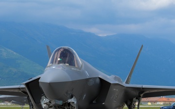 Italian F-35s train at Aviano, strengthening partnerships