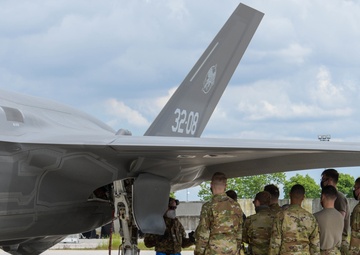 Italian F-35s train at Aviano, strengthening partnerships