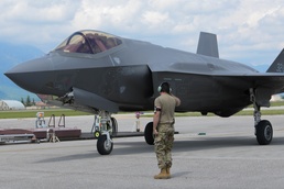 Italian F-35s train at Aviano, strengthening partnerships