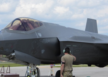 Italian F-35s train at Aviano, strengthening partnerships