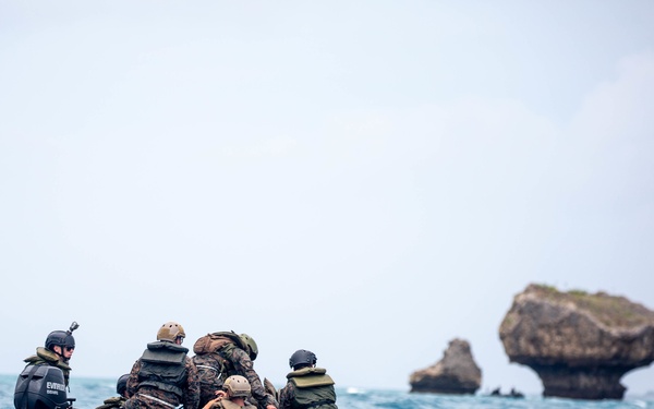 3/3 conducts small boat tactics with EOTG