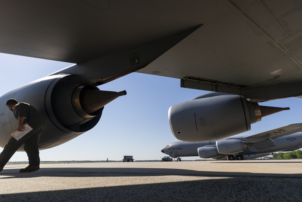 KC-135R Mission prep