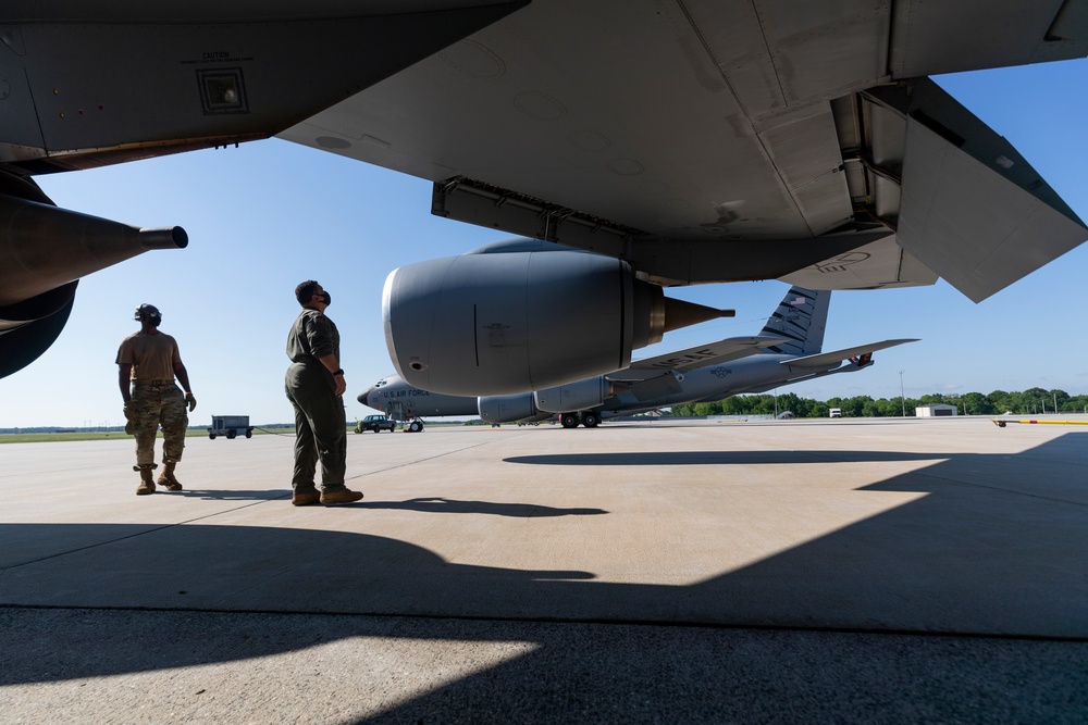 KC-135R Mission prep