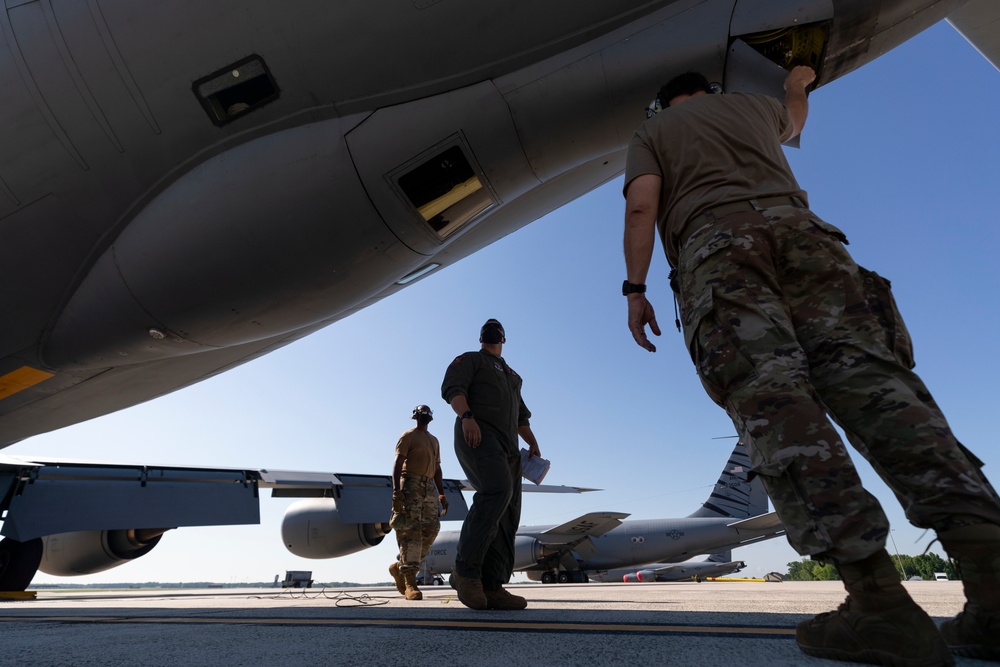 KC-135R Mission prep