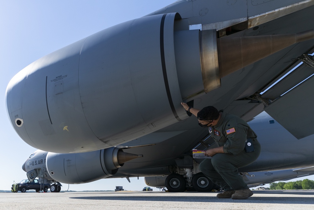 KC-135R Mission prep