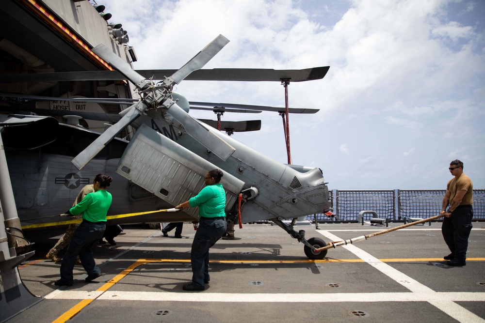 HSC 22 Sailors Pull Sea Hawk Helicopter Out