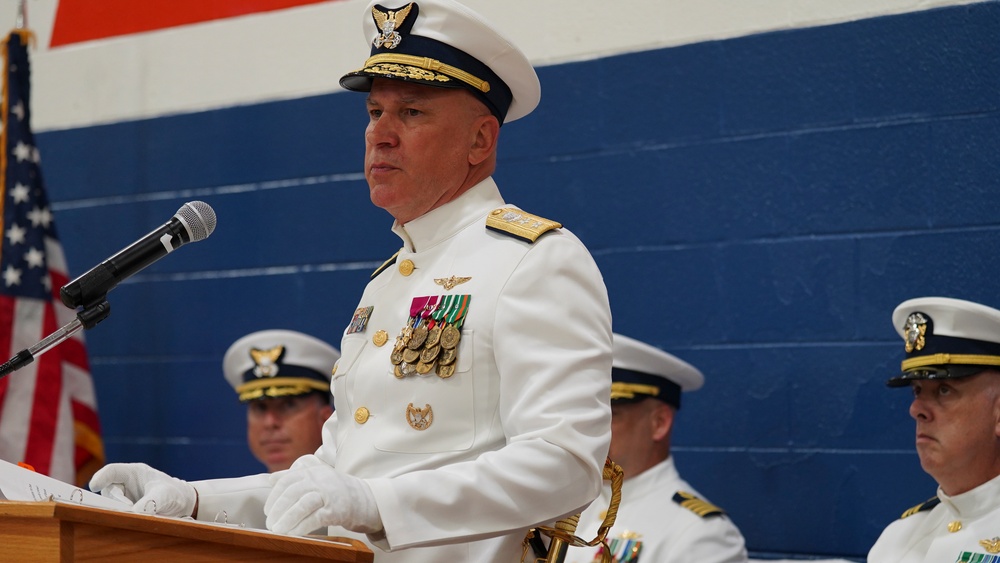 Coast Guard Base Portsmouth welcomes new commanding officer