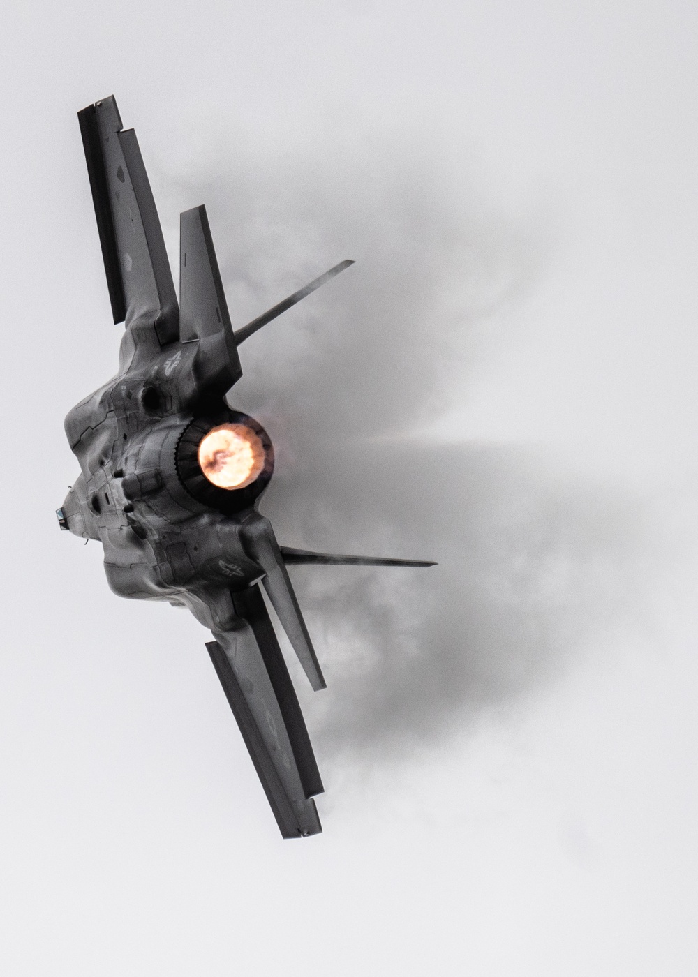 F-35 Demo Team shows appreciation for Oklahoma maintainers