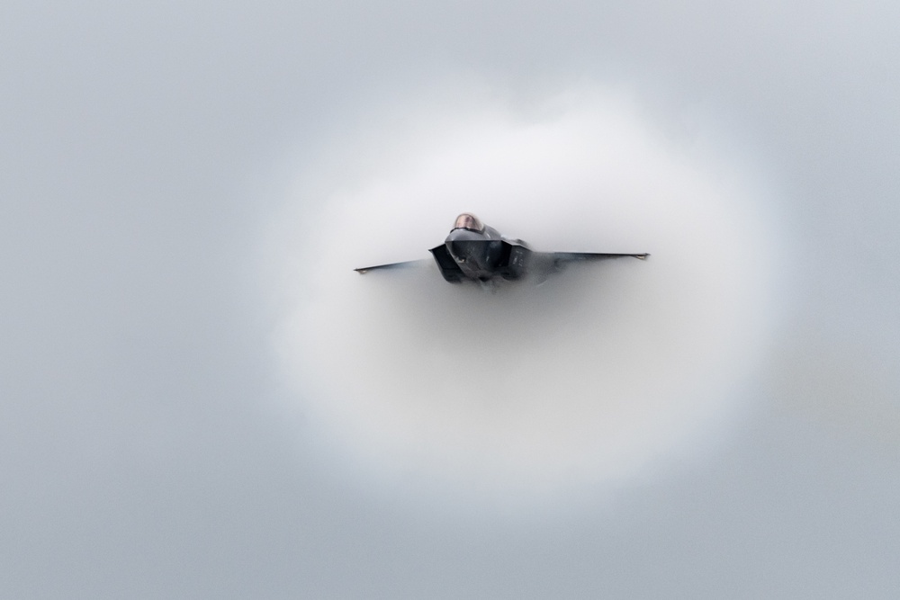 F-35 Demo Team shows appreciation for Oklahoma maintainers