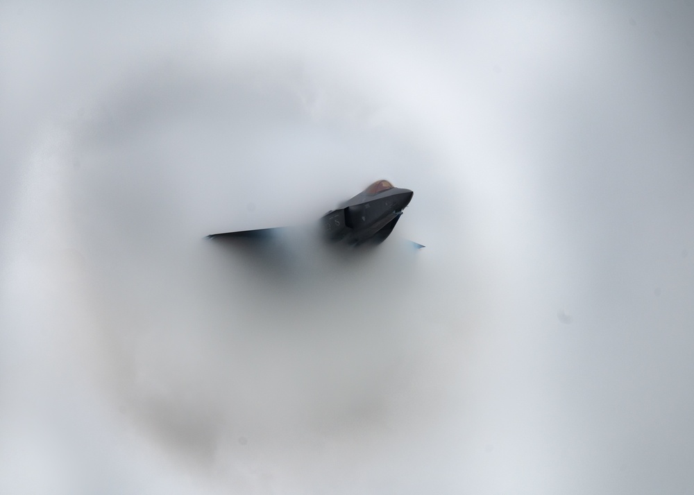F-35 Demo Team shows appreciation for Oklahoma maintainers