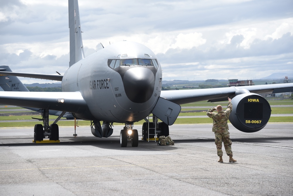 KC-135 lights on