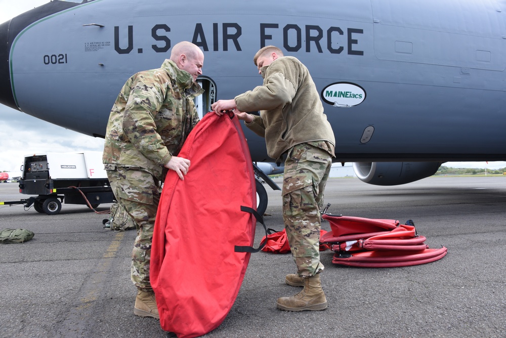 Maine ANG Airmen stow engine covers in Scotland