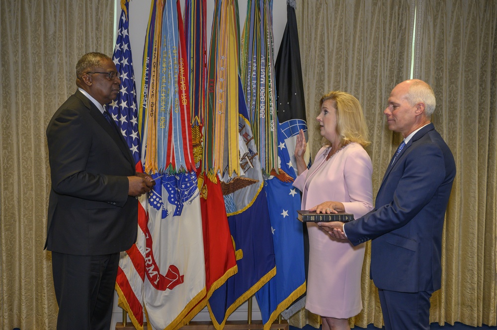 SECDEF Lloyd J Austin III presides over SECARMY Christine E. Wormuth's swearing-in ceremony