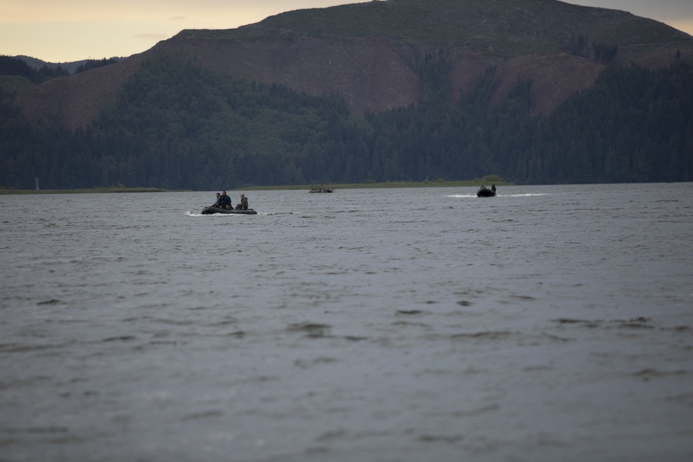 1st SFG (A) Green Berets perform maritime operations on Columbia River