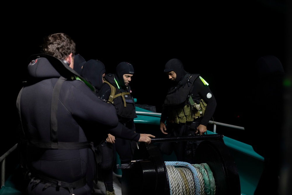 1st SFG (A) Green Berets perform maritime operations on Columbia River