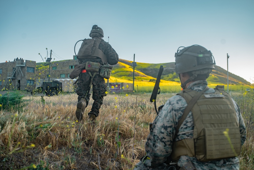 11th MEU Conduct Amphibious Assault at Camp Pendleton