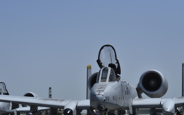 A-10s get gas and go - Pil Sung!