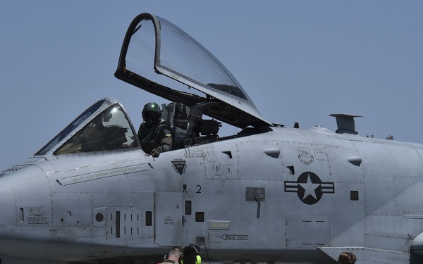 A-10s get gas and go - Pil Sung!