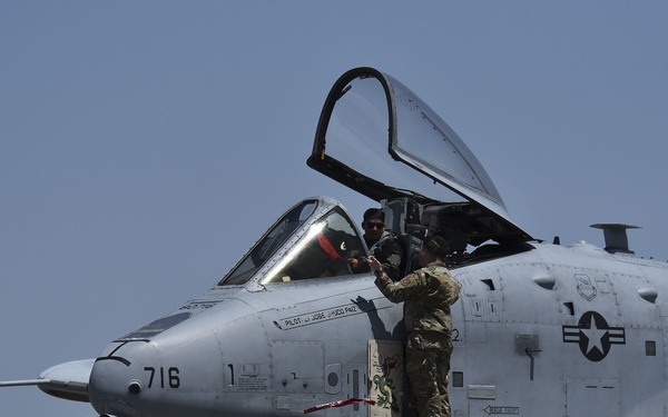 A-10s get gas and go - Pil Sung!