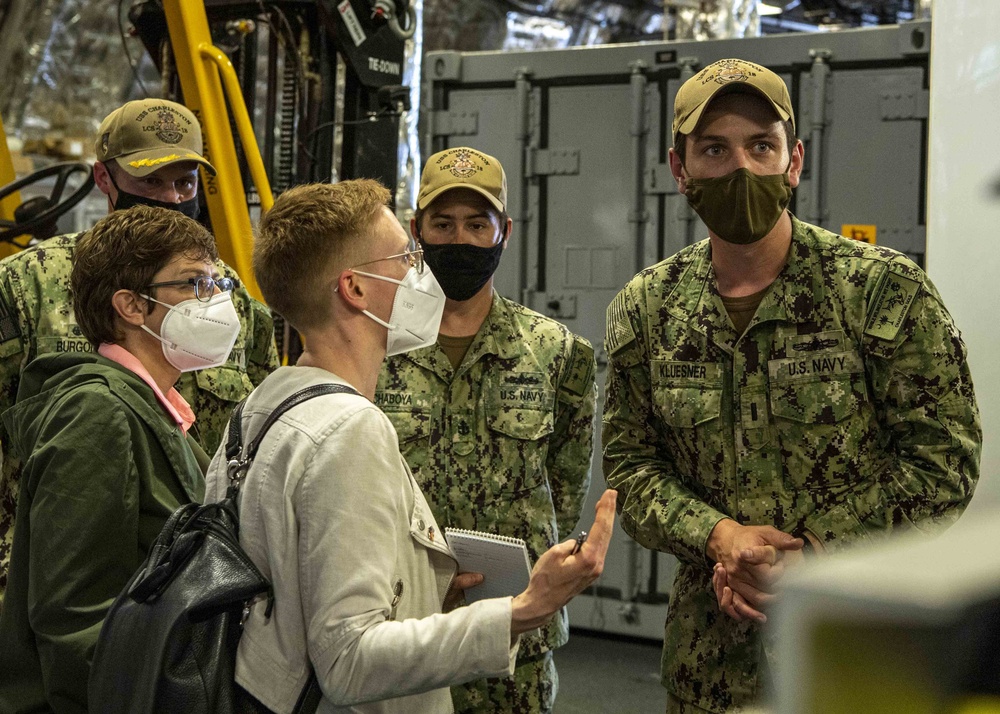 German Defense Minister visits USS Charleston (LCS 18)