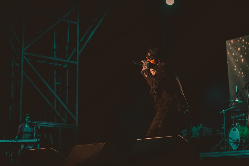 Platinum Rock Legends Perform at MCAGCC