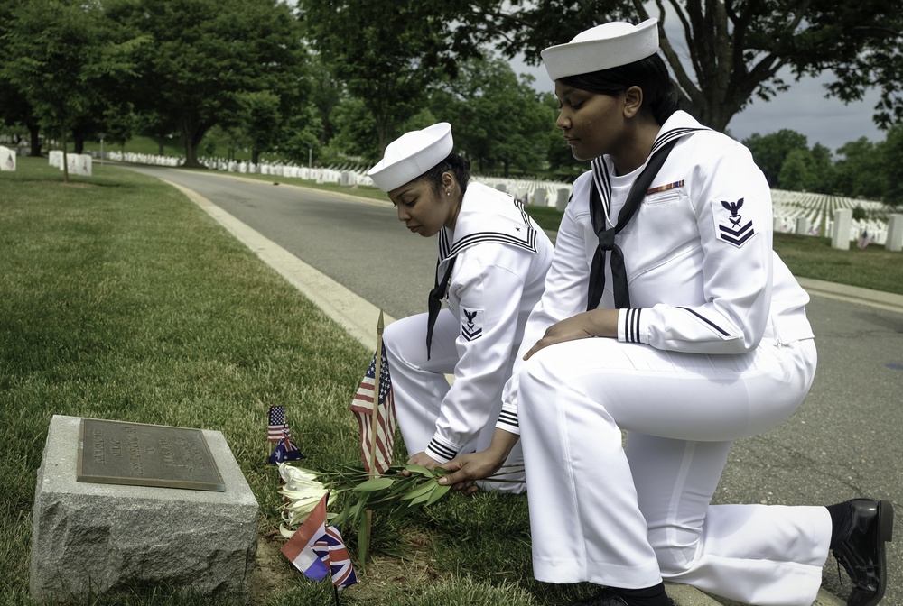 USS Houston &amp; HMAS Perth Wreath-Laying Ceremony