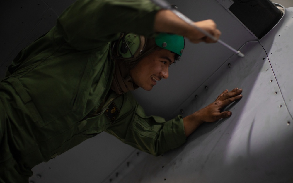 11th MEU Conducts Aircraft Maintenance