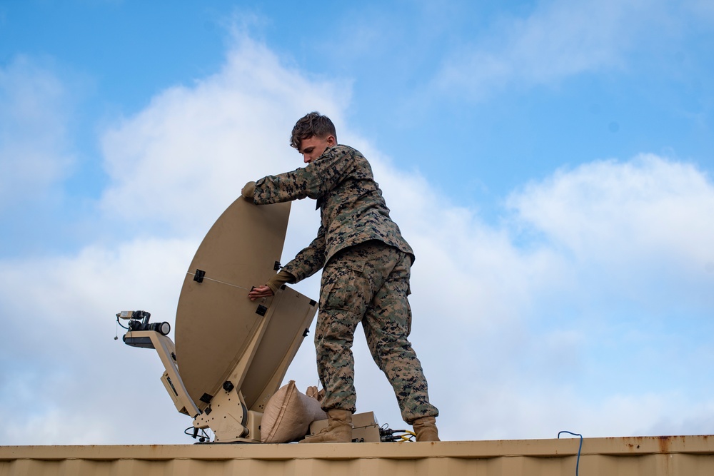 11th MEU Marines set up Rapid Response Kit