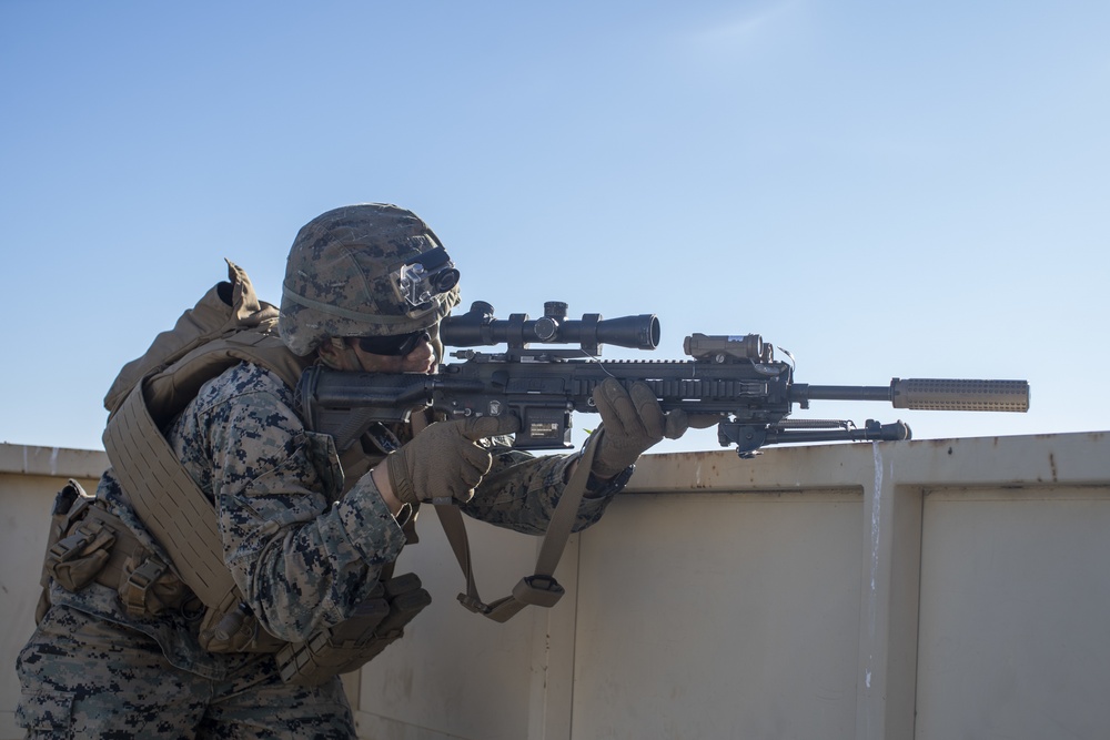 11th MEU Marines conduct amphibious assault training exercise