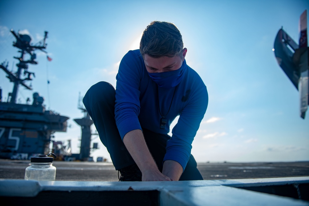 USS Harry S. Truman (CVN 75) transits the Atlantic Ocean.