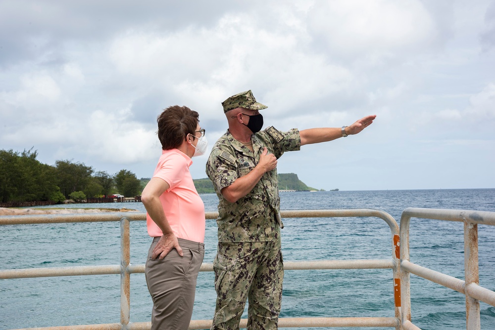 German Defense Minister Meets Guam Military and Civilian Leadership During Visit