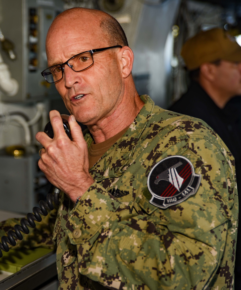 Headline: Commander, U.S. 7th Fleet Visits USS Ronald Reagan (CVN 76)