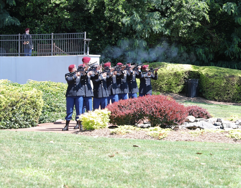 USACAPOC(A) G4 represents Army Reserve in Fayetteville Memorial Day Ceremony