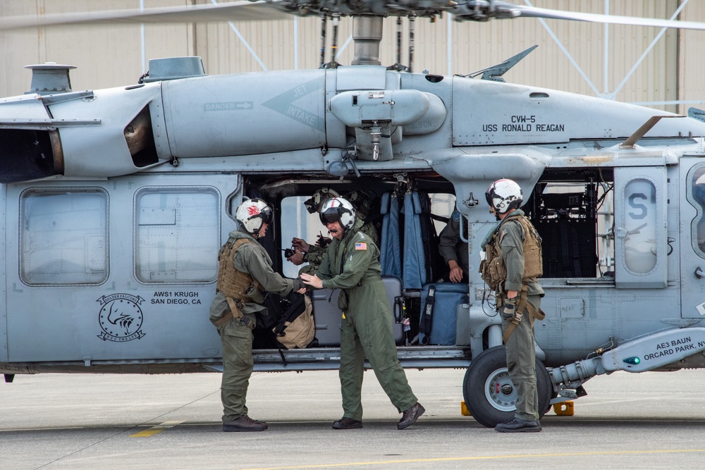 Commander, U.S. Pacific Fleet visits Naval Air Facility Atsugi