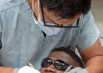 NMCSD Surgeons fit DOD’s, Calif.’s First Ever Immediate Jaw Reconstruction with 3D-printed Teeth Patient with Prosthesis
