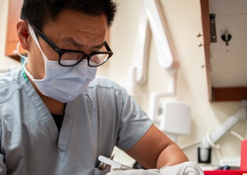NMCSD Surgeons fit DOD’s, Calif.’s First Ever Immediate Jaw Reconstruction with 3D-printed Teeth Patient with Prosthesis