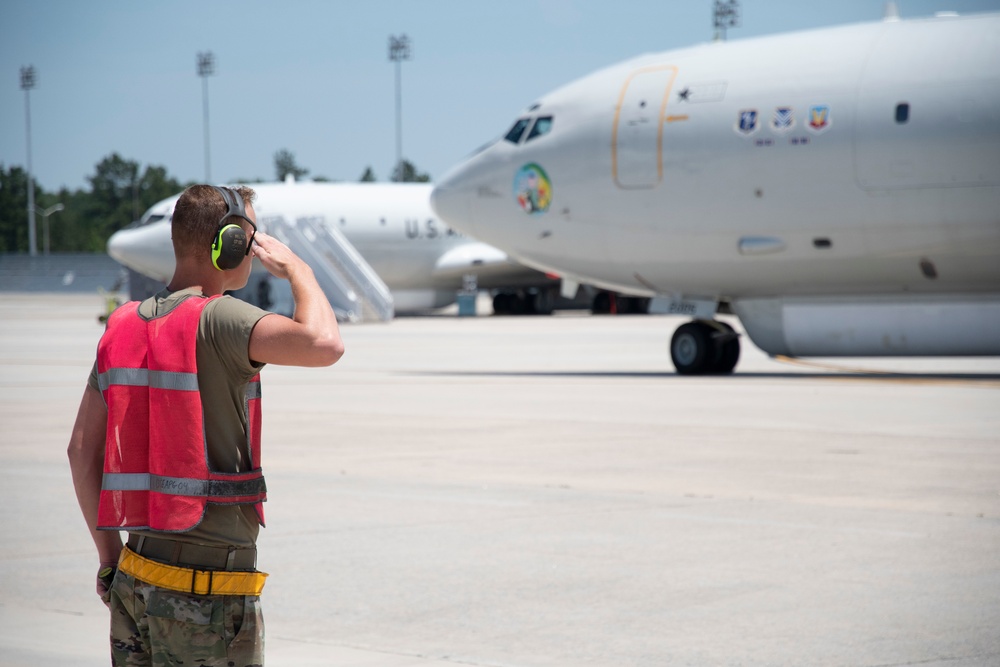 Team JSTARS Crew Chief Directs Aircraft