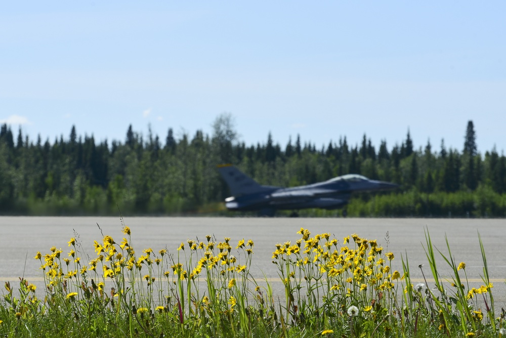 F-16s soar during Red Flag-Alaska 21-2