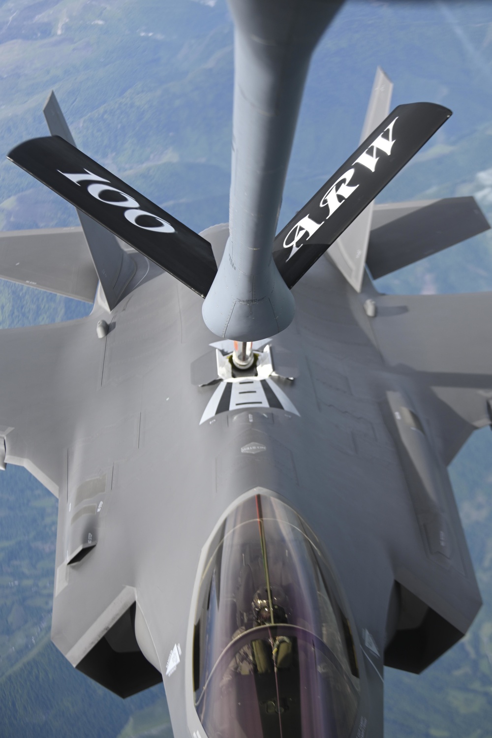 100th Air Refueling Wing fuels F-35s during exercise Atlantic Trident