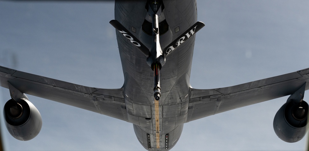 B-52 Gets refueled by KC-135 Stratotanker