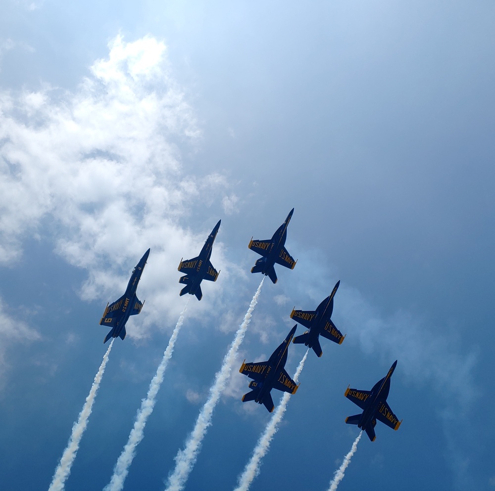 DVIDS Images NEX Annapolis get up close view of Blue Angels flyover