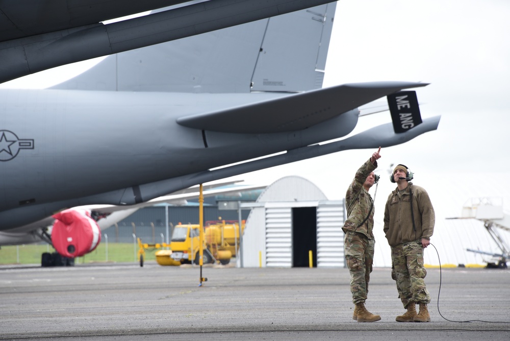 Ohio ANG maintainers prep KC-135 for flight in Scotland