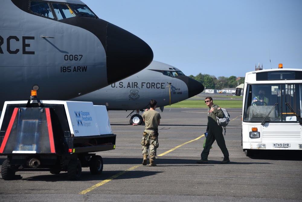 Ohio ANG pilot steps to KC-135 in Prestwick