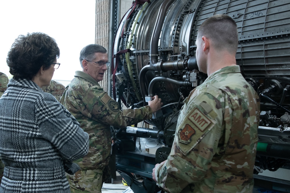 General Ray Visits Ellsworth AFB
