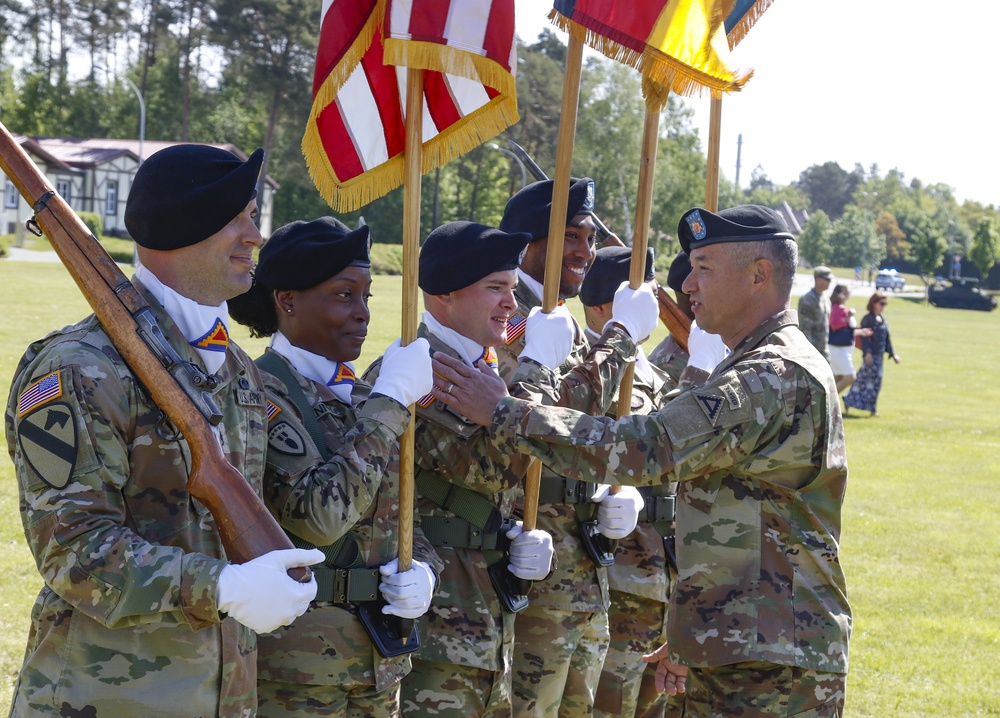 CSM looks over Soldiers