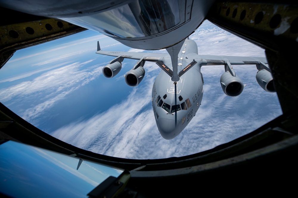 C-17 Globemaster III refueling