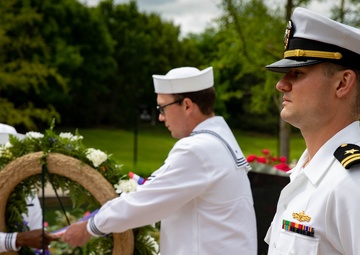 USS INDIANAPOLIS (LCS 17) Sailors Honor USS Indianapolis (CA 35) in Wreath-Laying Ceremony