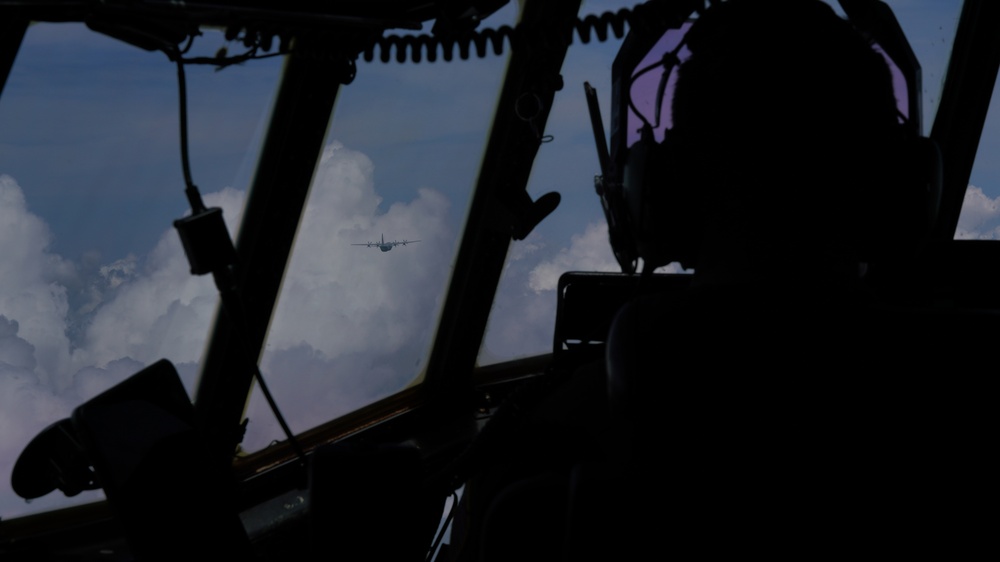 Flying Jennies provide airlift, airdrop during Voyager Shield