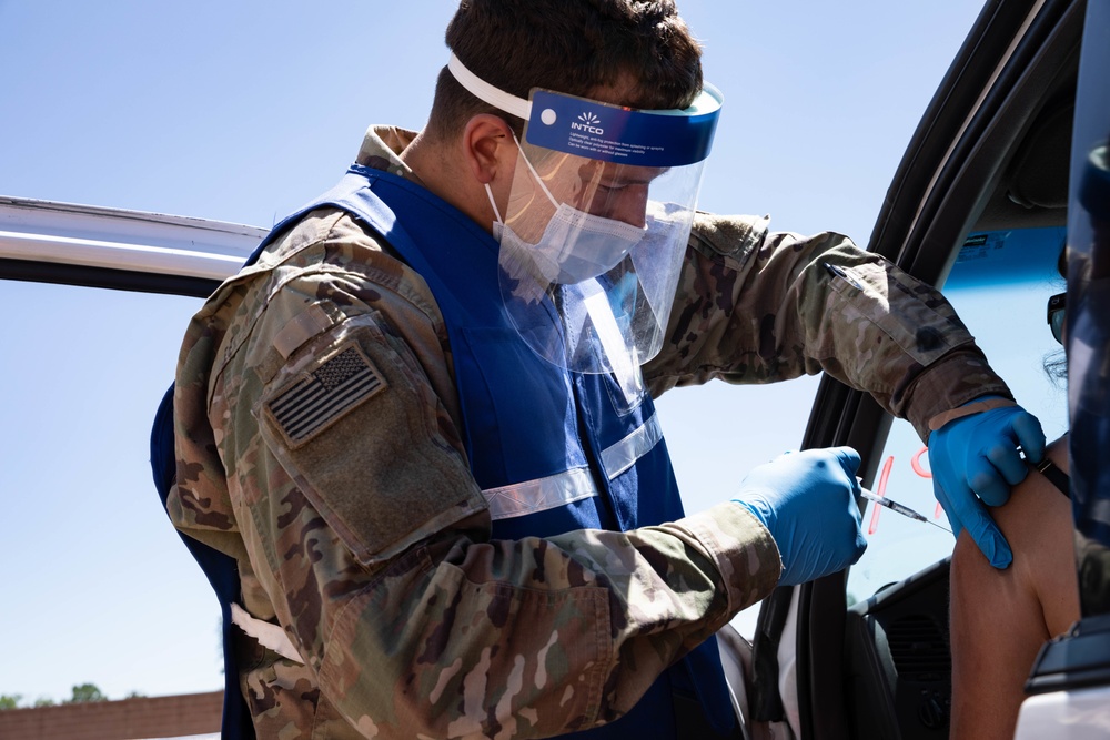 4th Infantry Division Soldiers continue to vaccinate Pueblo, Colorado residents