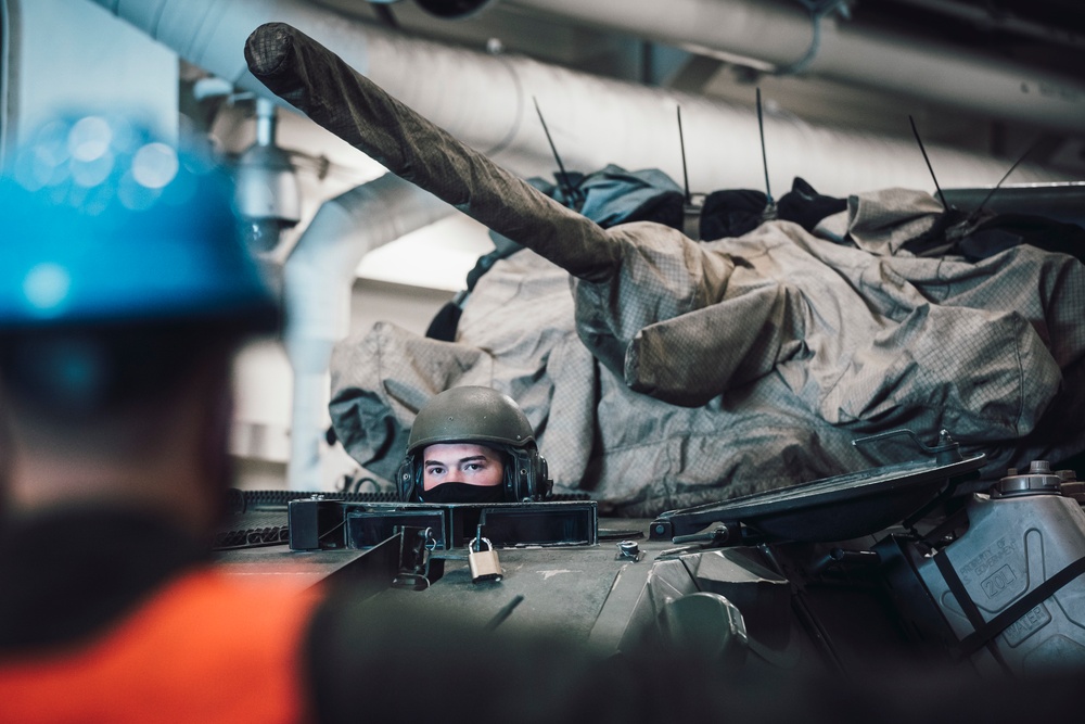 11th MEU Marines Launch from USS Portland for Amphibious Assault Exercise